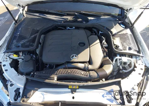 2019 Mercedes-Benz C 300 z USA, uszkodzony, nr VIN 55SWF8DB2KU308776